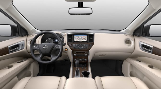 Nissan Pathfinder 2017 enterijer